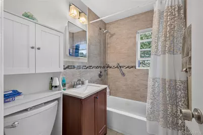 88 Crestwood Boulevard, Farmingdale, NY 11735 - Photo 18