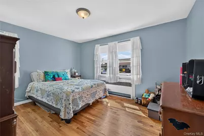 88 Crestwood Boulevard, Farmingdale, NY 11735 - Photo 16
