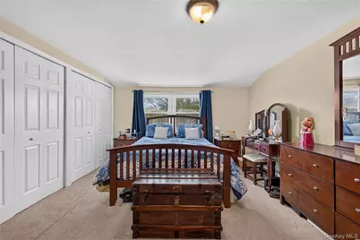88 Crestwood Boulevard, Farmingdale, NY 11735 - Photo 12