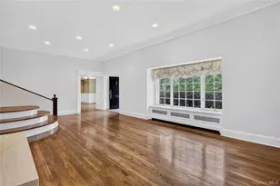 20 Earle Pl, Manhasset, NY 11030 - Photo 4