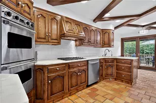 20 Earle Pl, Manhasset, NY 11030 - Photo 12