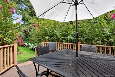 20 Earle Place, Manhasset, NY 11030 - Photo 36