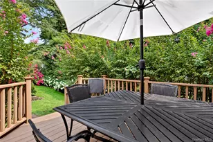 20 Earle Pl, Manhasset, NY 11030 - Photo 36