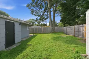 8 Roberts St, Mastic, NY 11950 - Photo 18