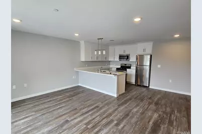 221 Eastview Drive #18, Central Islip, NY 11722 - Photo 2