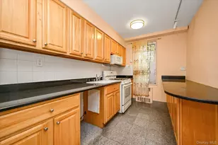 140-18 Burden Crescent, Briarwood, NY 11435 - Photo 4