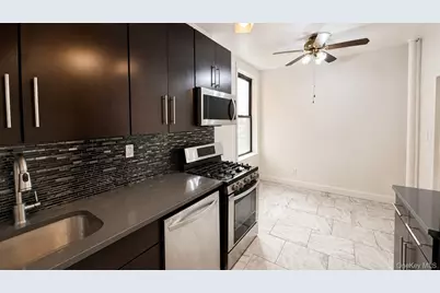 5 Circuit Road #A30, New Rochelle, NY 10805 - Photo 2