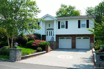 19 Pittsford Way, Nanuet, NY 10954 - Photo 1