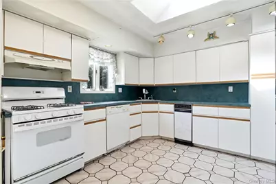 835 7th Street, West Babylon, NY 11704 - Photo 8
