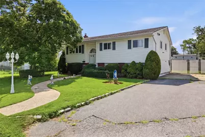 835 7th Street, West Babylon, NY 11704 - Photo 1