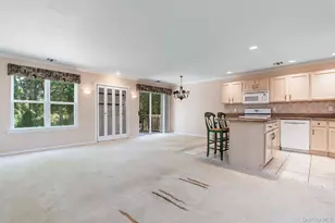 406 Willow Pond Dr, Riverhead, NY 11901 - Photo 6