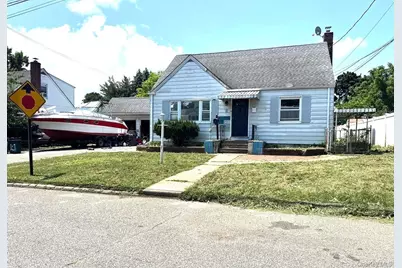 11 Stevens Place, Huntington Station, NY 11746 - Photo 1