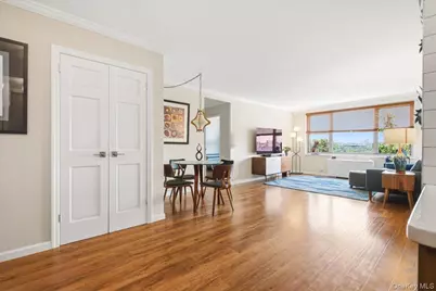 7025 Yellowstone Boulevard #8Q, Forest Hills, NY 11375 - Photo 8