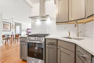 7025 Yellowstone Boulevard #8Q, Forest Hills, NY 11375 - Photo 2