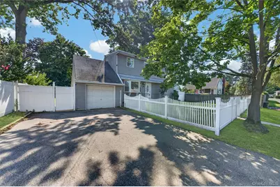 10 Field Place, Huntington Station, NY 11746 - Photo 2