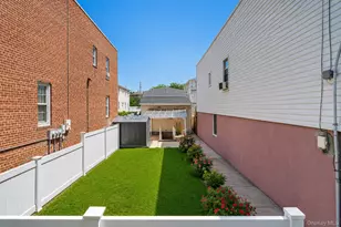 887 Pine St, Brooklyn, NY 11208 - Photo 10