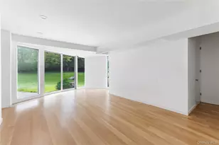 1 Vista Dr, Syosset, NY 11791 - Photo 12