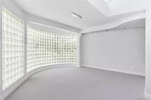 1 Vista Dr, Syosset, NY 11791 - Photo 10