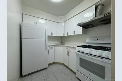 6139 168th Street #2F, Fresh Meadows, NY 11365 - Photo 2