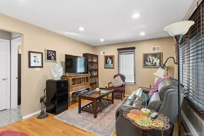 22 Briarcliff Drive, Merrick, NY 11566 - Photo 4