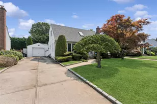 22 Briarcliff Dr, Merrick, NY 11566 - Photo 2