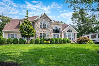 11 Horstead Court, Yaphank, NY 11980 - Photo 2