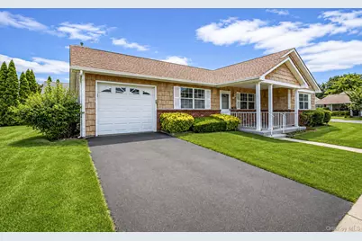 18 Kathleen Drive, Oakdale, NY 11769 - Photo 2