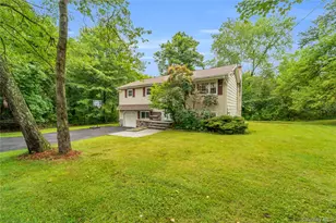 124 Northmore Dr, Yorktown Heights, NY 10598 - Photo 2