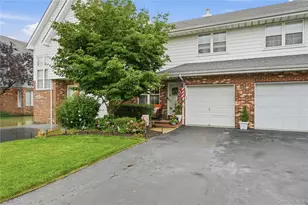 21 Broadlawn Dr, Central Islip, NY 11722 - Photo 2