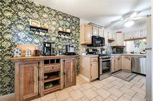 21 Broadlawn Dr, Central Islip, NY 11722 - Photo 12
