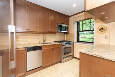 1263 California Road #2R, Eastchester, NY 10709 - Photo 6