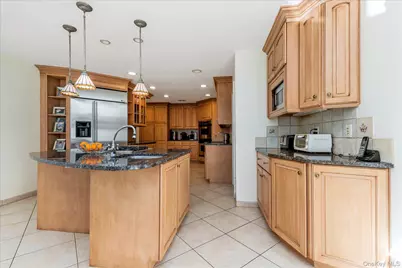 200 Hummingbird Drive, East Hills, NY 11576 - Photo 10