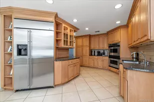 200 Hummingbird Dr, East Hills, NY 11576 - Photo 12