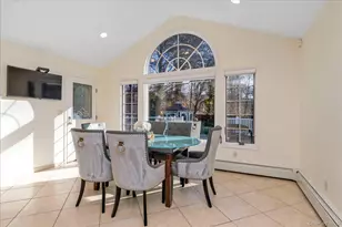 200 Hummingbird Dr, East Hills, NY 11576 - Photo 16