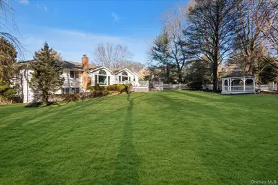 200 Hummingbird Drive, East Hills, NY 11576 - Photo 28