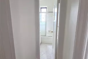 31-14 Crescent St, Astoria, NY 11106 - Photo 18