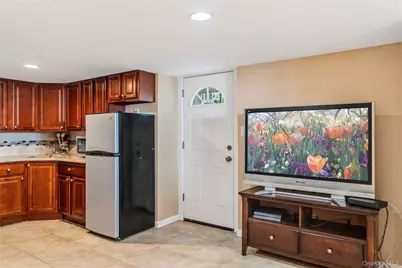 992 Woodcliff Drive, Franklin Square, NY 11010 - Photo 34