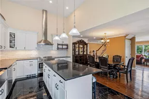 992 Woodcliff Dr, Franklin Square, NY 11010 - Photo 4