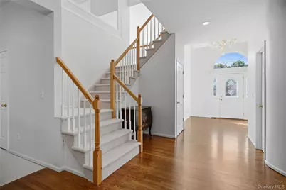 48 Peachtree Court, Holtsville, NY 11742 - Photo 16