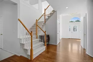48 Peachtree Ct, Holtsville, NY 11742 - Photo 16