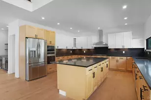 25 Red Maple Dr N, Wantagh, NY 11793 - Photo 10