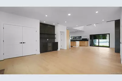 25 Red Maple Drive N, Wantagh, NY 11793 - Photo 4