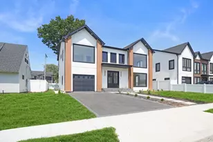 25 Red Maple Dr N, Wantagh, NY 11793 - Photo 2