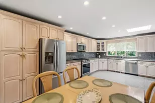 11 Laurie Pl, Glen Cove, NY 11542 - Photo 14