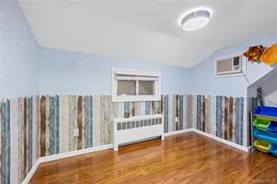 34 Hedge Ln, Westbury, NY 11590 - Photo 22