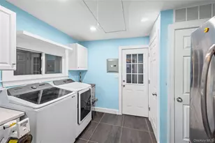 34 Hedge Ln, Westbury, NY 11590 - Photo 14