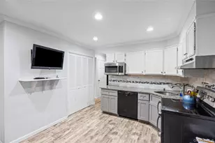 34 Hedge Ln, Westbury, NY 11590 - Photo 12