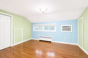 34 Hedge Ln, Westbury, NY 11590 - Photo 20