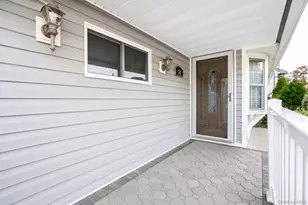 34 Hedge Ln, Westbury, NY 11590 - Photo 2