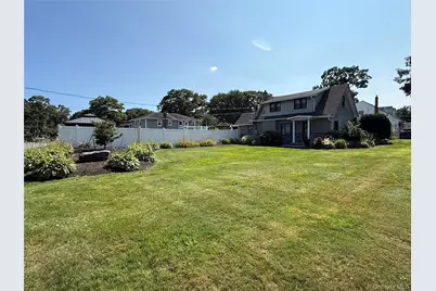 70 Lake Promenade, Ronkonkoma, NY 11779 - Photo 2